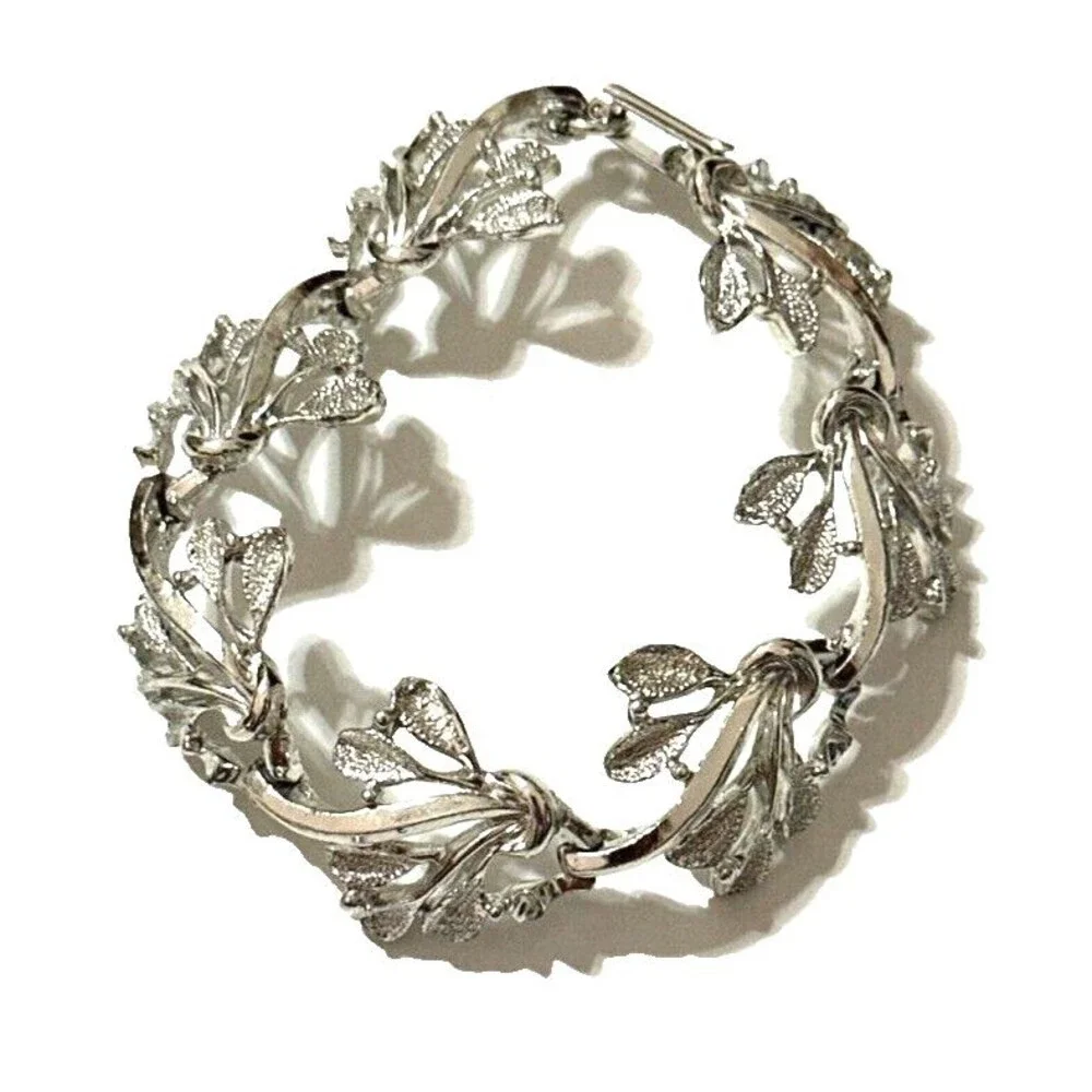 Vintage Ornate Leaf Bracelet Silver Tone Textured Openwork Botanical MCM 7.5
